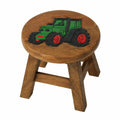 Handgefertigter Holzhocker für Kinder mit Traktor-Motiv